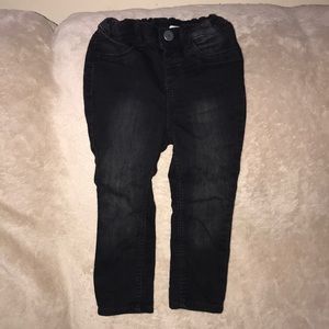 H&M US 2T black jeans with stretchy waist 2 back pockets 💕